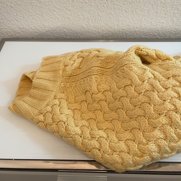 NWOT  BANANA REPUBLIC EXTRA FINE ITALIAN MERINO WOOL V-NECK SWEATER - Picture 10 of 12